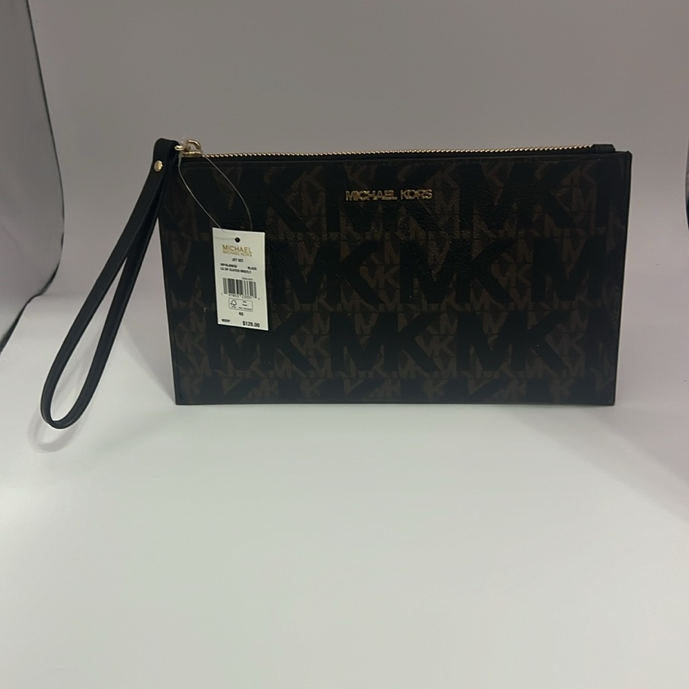 Michael Kors Wristlet - Chic & Versatile!